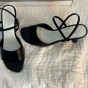 BLACK SANDALS SIZE 10 M